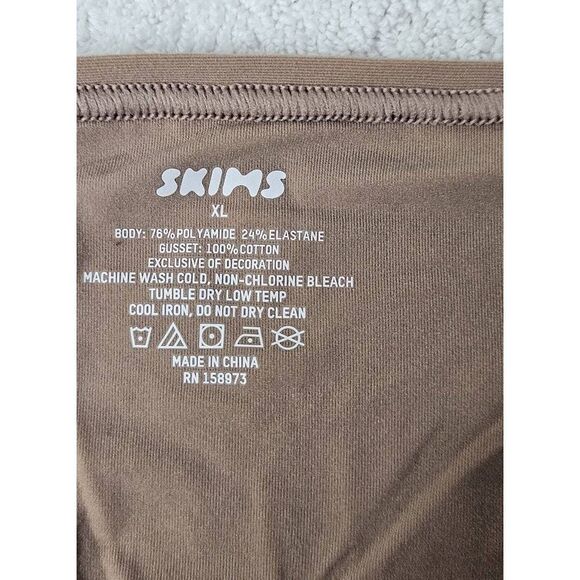 Skims thong panty Nwt - Picture 5 of 8